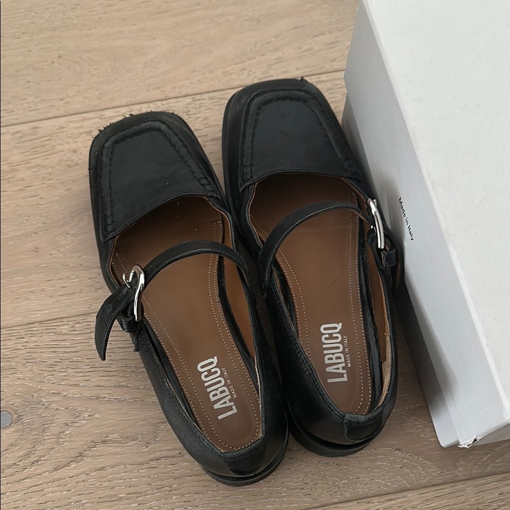 Labucq Black Flats with Classic Strap Design